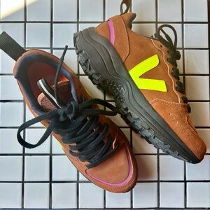 Veja Venturi Sneakers in Brown Suede / Pink / Neon sz EU 40 / 9